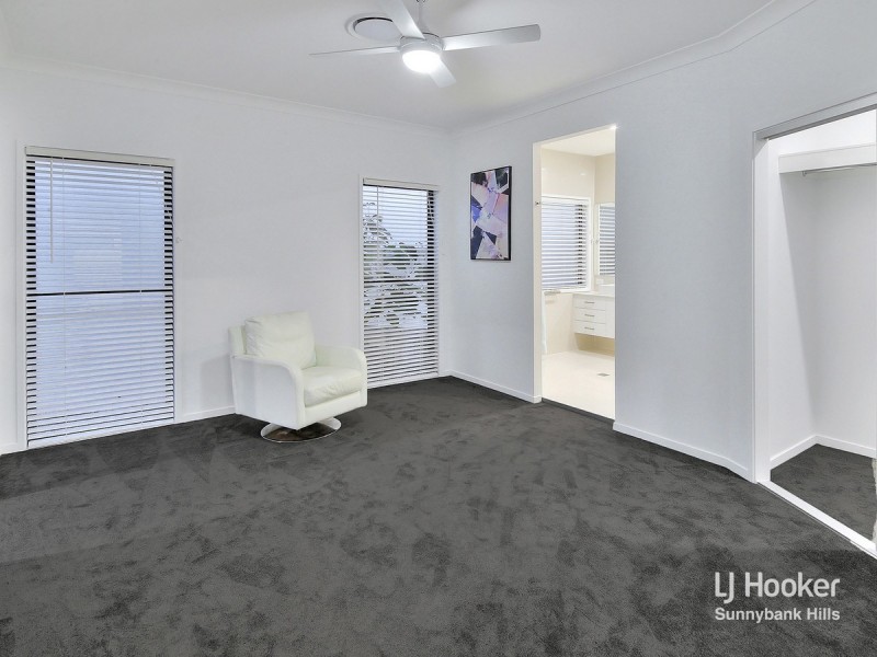 12 Nelson Place, Carindale QLD 4152