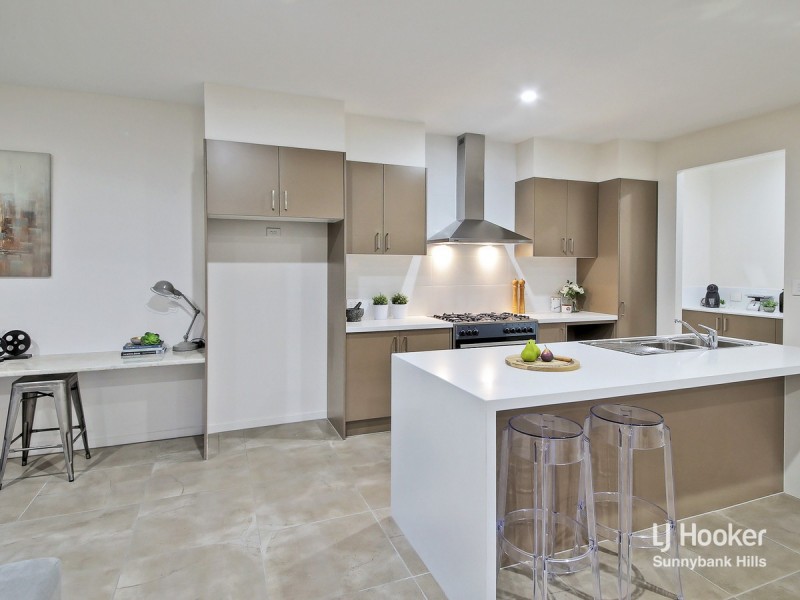 10 Sunshine Place, Eight Mile Plains QLD 4113