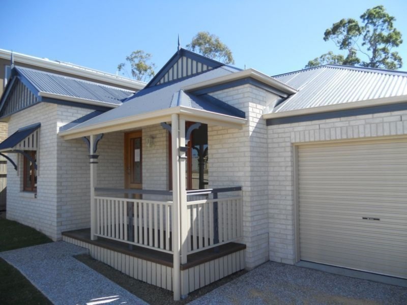 15 Hookes Terrace, Springfield Lakes QLD 4300