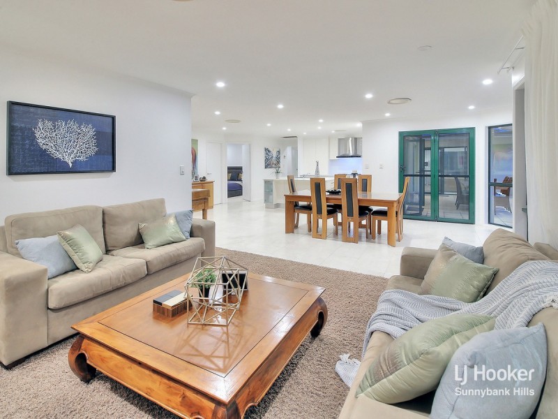 35 Regency Place, Stretton QLD 4116