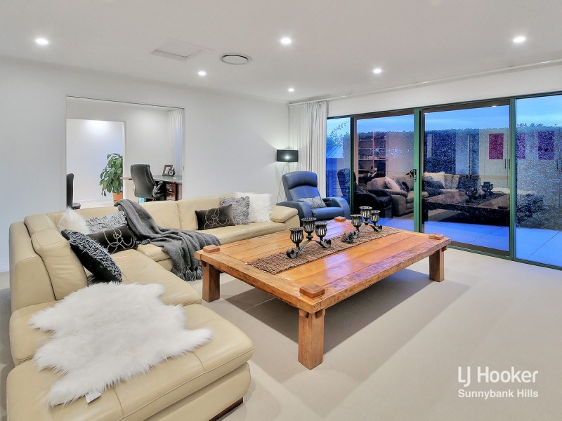 35 Regency Place, Stretton QLD 4116