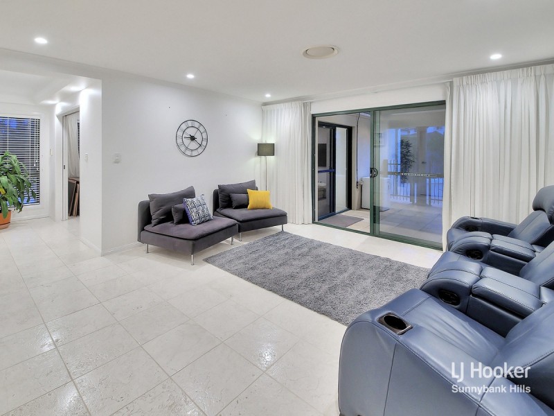 35 Regency Place, Stretton QLD 4116