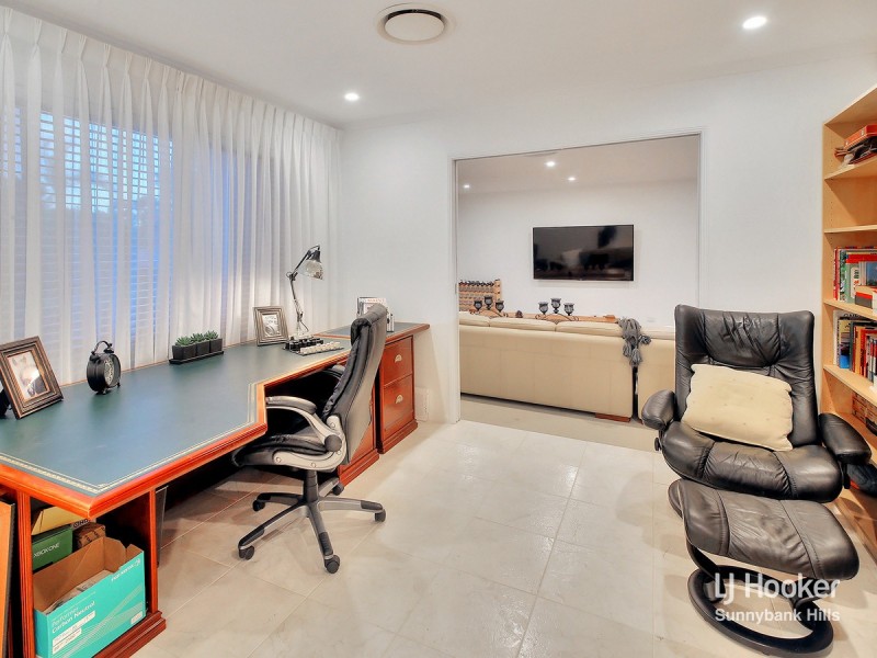 35 Regency Place, Stretton QLD 4116