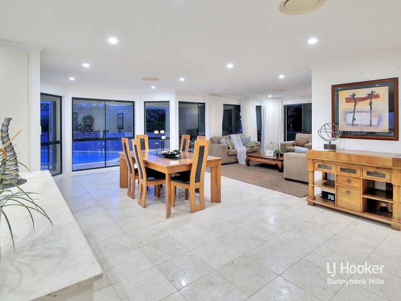 35 Regency Place, Stretton QLD 4116