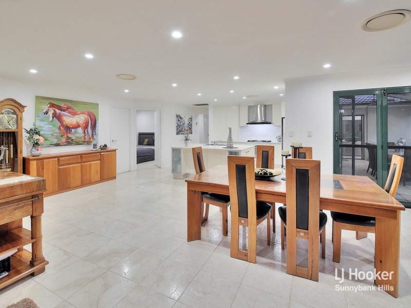 35 Regency Place, Stretton QLD 4116
