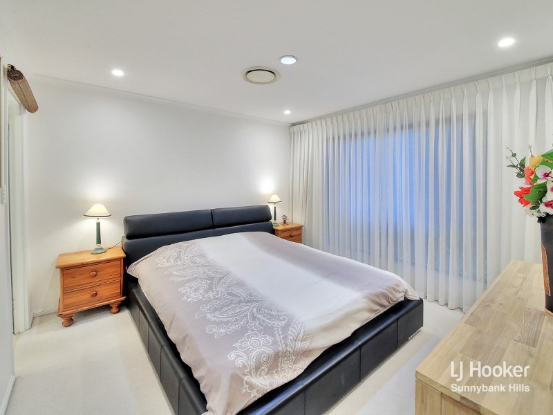 35 Regency Place, Stretton QLD 4116