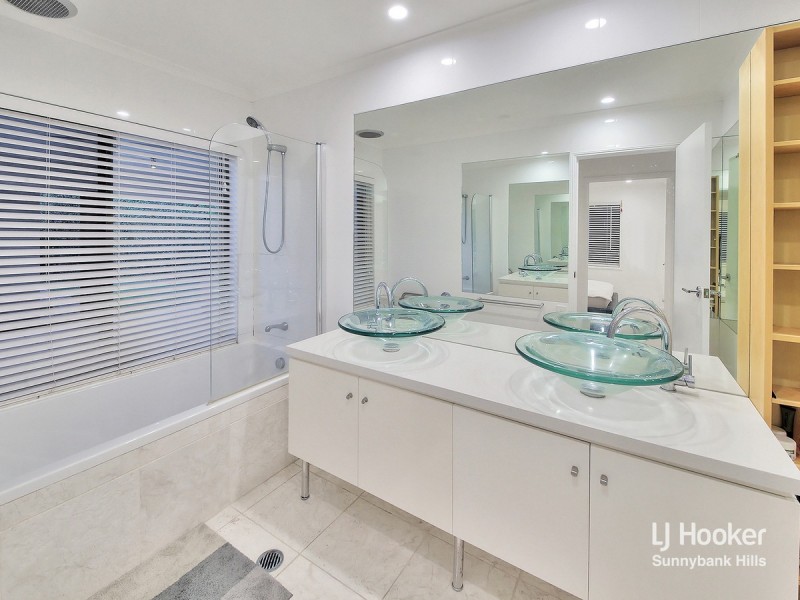 35 Regency Place, Stretton QLD 4116