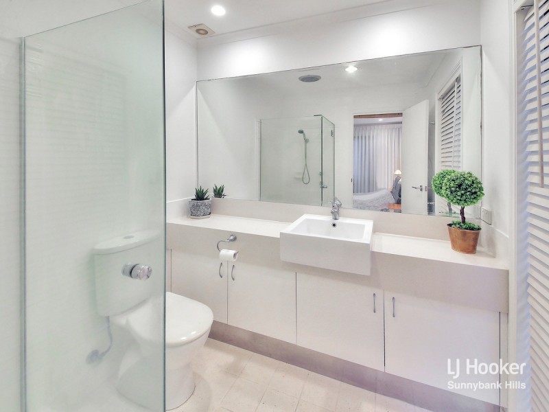35 Regency Place, Stretton QLD 4116