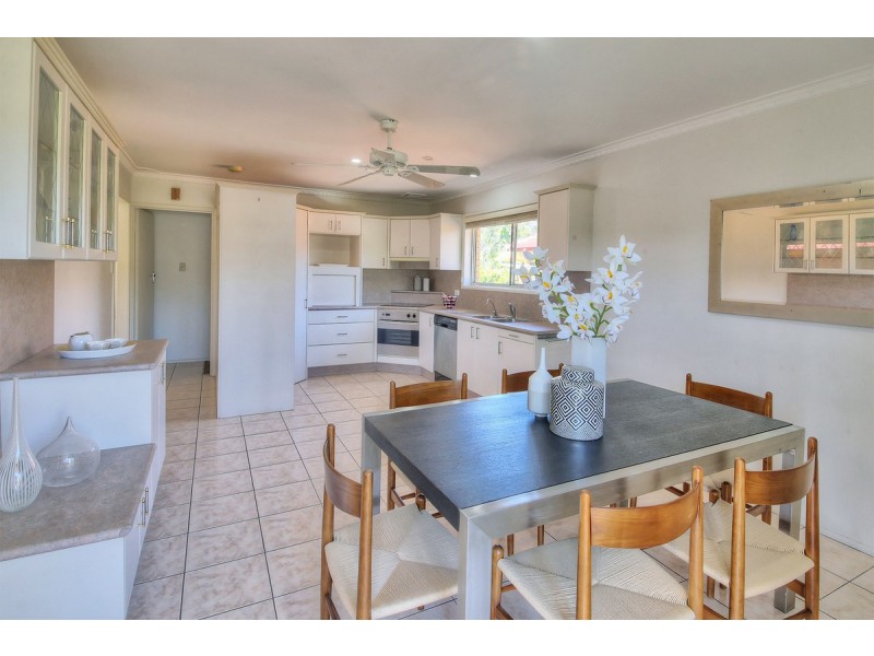 46 Macadamia Street, Macgregor QLD 4109