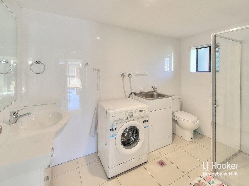 46 Macadamia Street, Macgregor QLD 4109