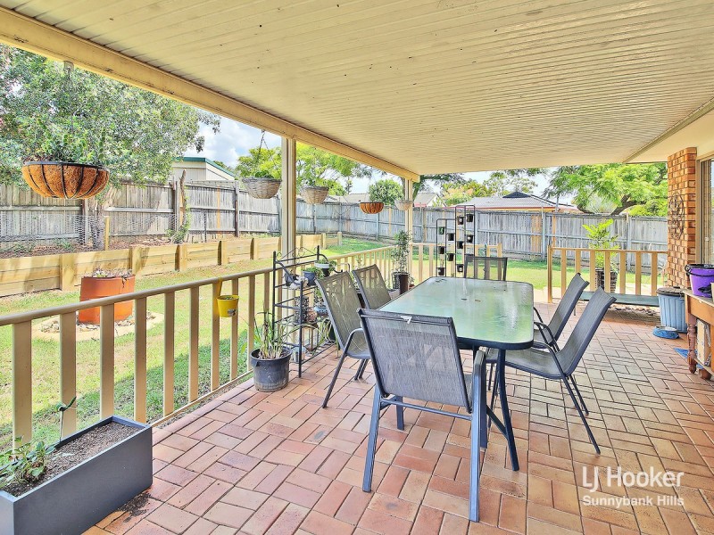 2 Barcoo Street, Hillcrest QLD 4118