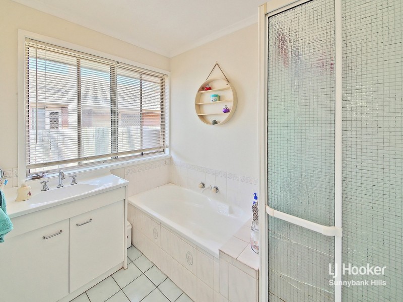 2 Barcoo Street, Hillcrest QLD 4118