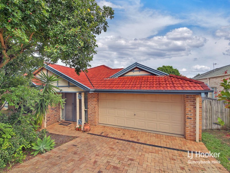 11 Pinedale Crescent, Parkinson QLD 4115