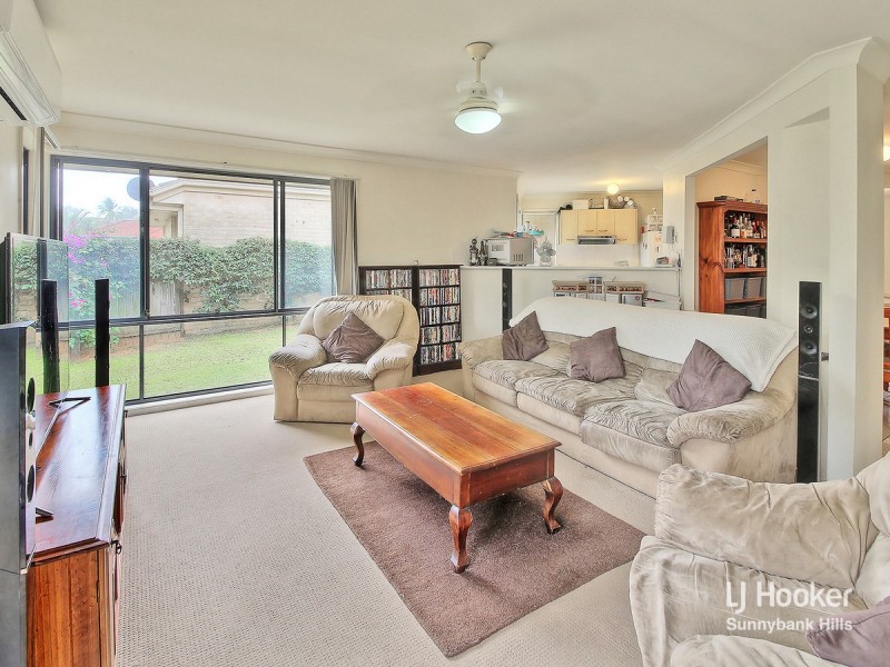 11 Pinedale Crescent, Parkinson QLD 4115