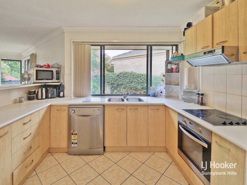 11 Pinedale Crescent, Parkinson QLD 4115