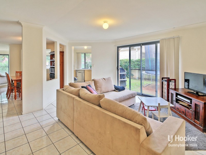 11 Pinedale Crescent, Parkinson QLD 4115