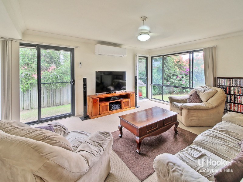 11 Pinedale Crescent, Parkinson QLD 4115