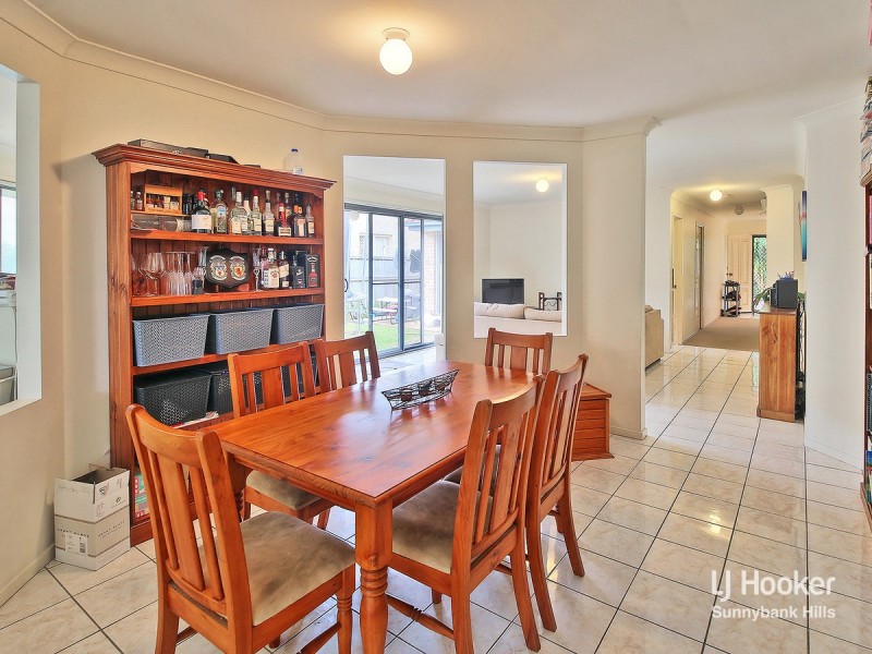 11 Pinedale Crescent, Parkinson QLD 4115