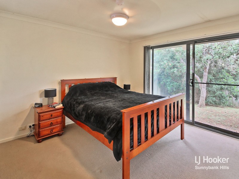 11 Pinedale Crescent, Parkinson QLD 4115