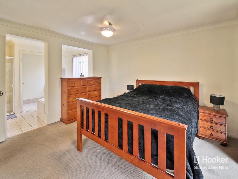 11 Pinedale Crescent, Parkinson QLD 4115