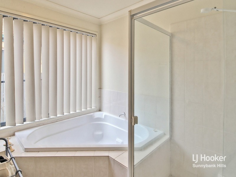 11 Pinedale Crescent, Parkinson QLD 4115