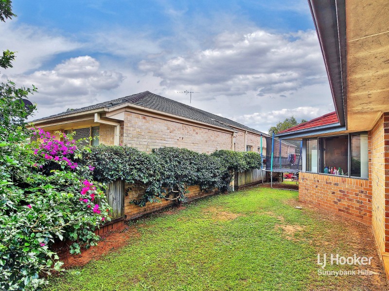 11 Pinedale Crescent, Parkinson QLD 4115