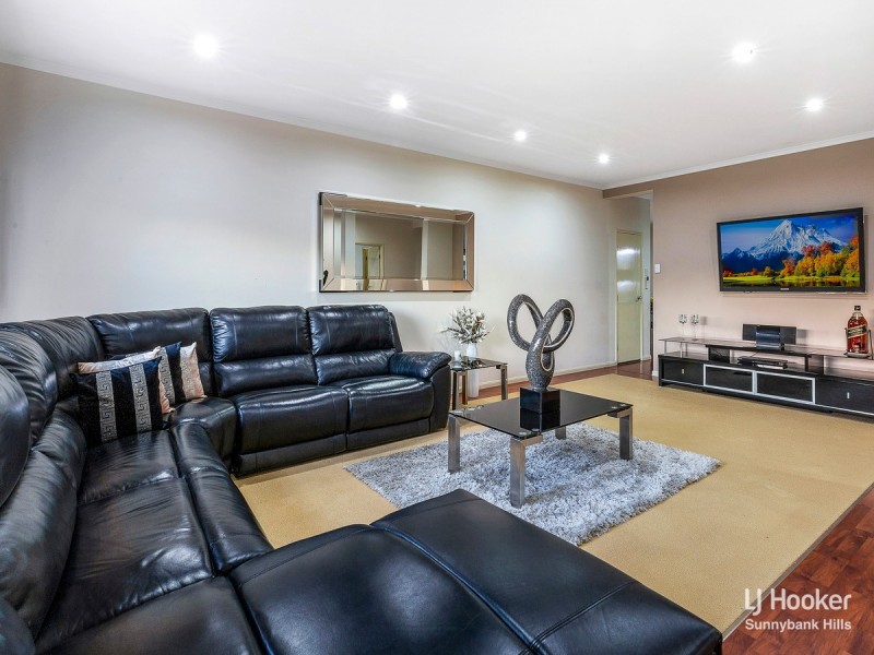 61 The Parkway, Stretton QLD 4116