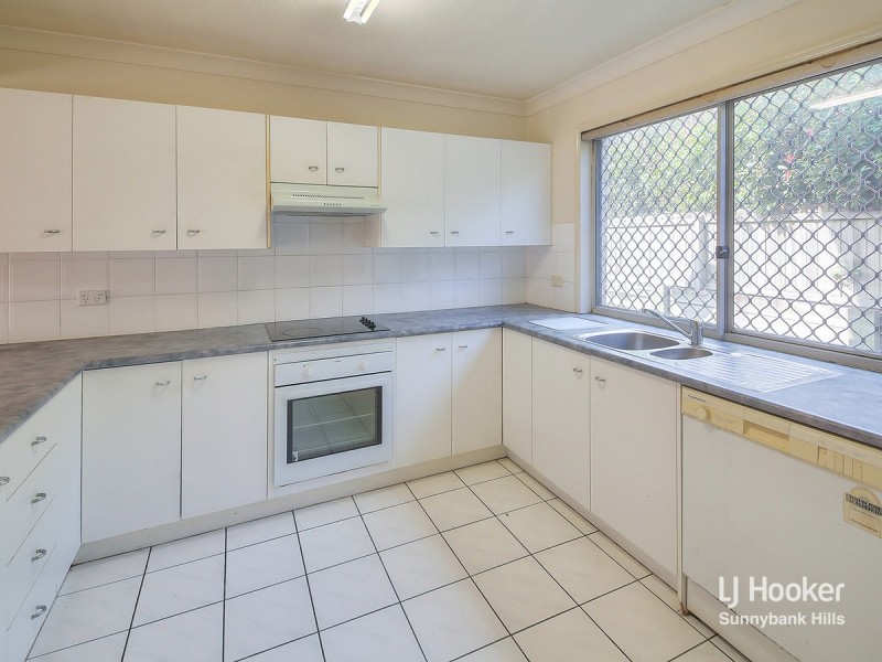 15/10 Lawrence Close, Robertson QLD 4109