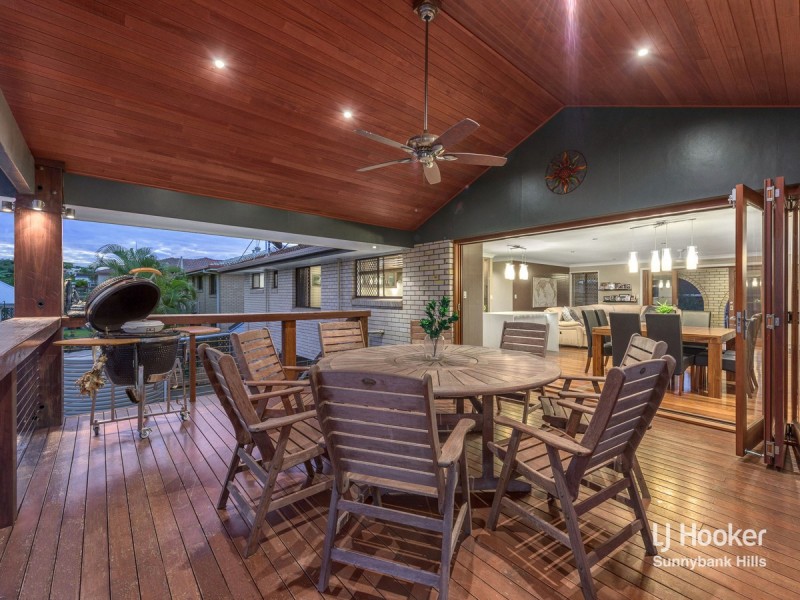 19 Tapscott Street, Wishart QLD 4122