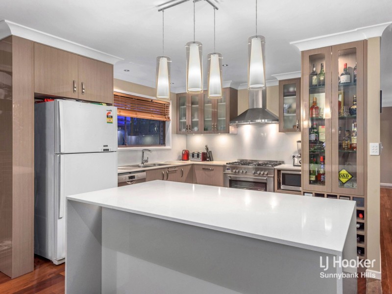 19 Tapscott Street, Wishart QLD 4122