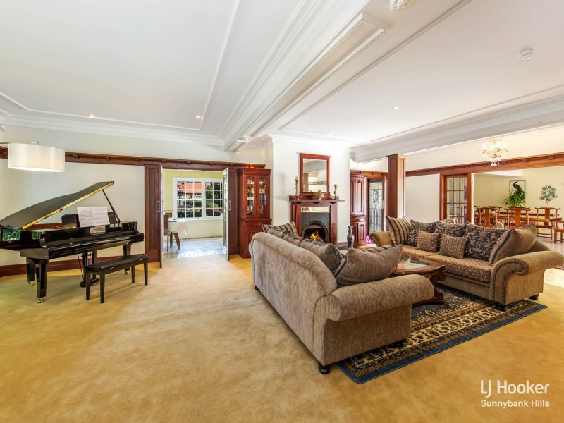 70 Woodlark Crescent, Parkinson QLD 4115