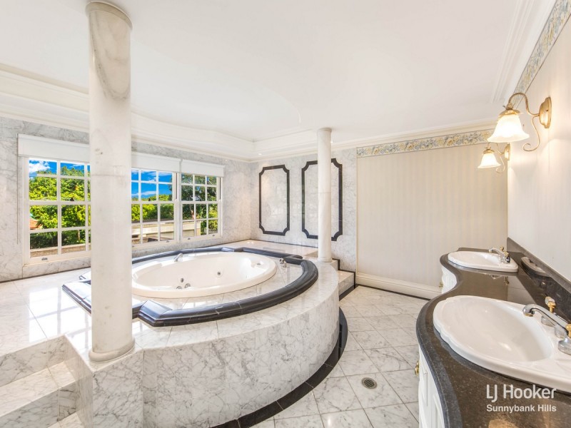 70 Woodlark Crescent, Parkinson QLD 4115