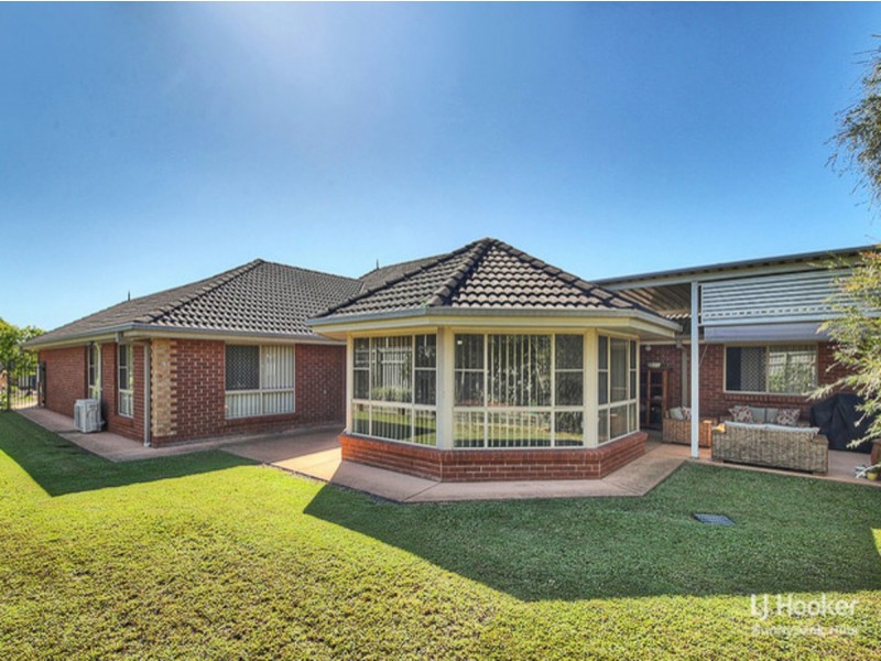 8 Albert Place, Parkinson QLD 4115