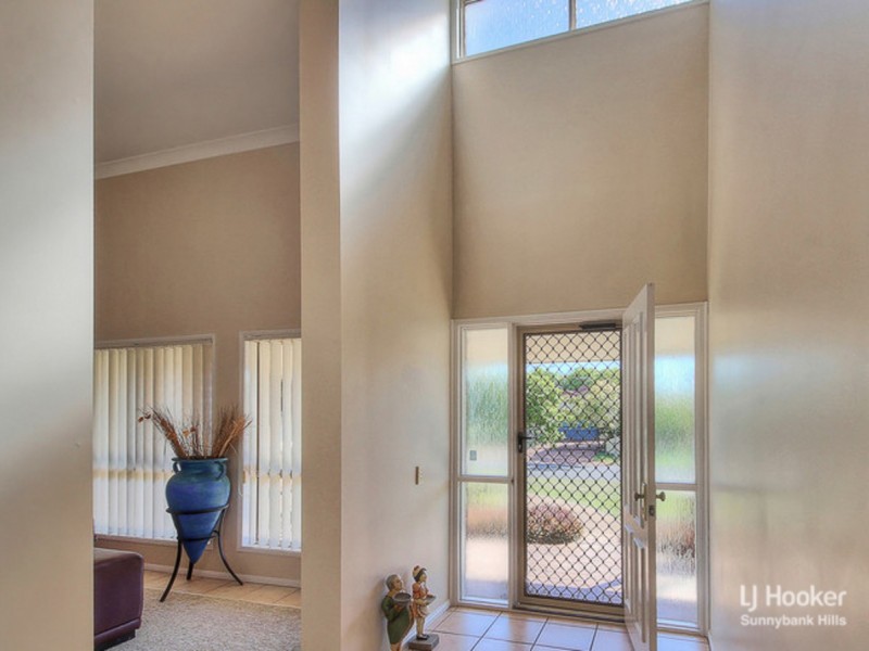 8 Albert Place, Parkinson QLD 4115