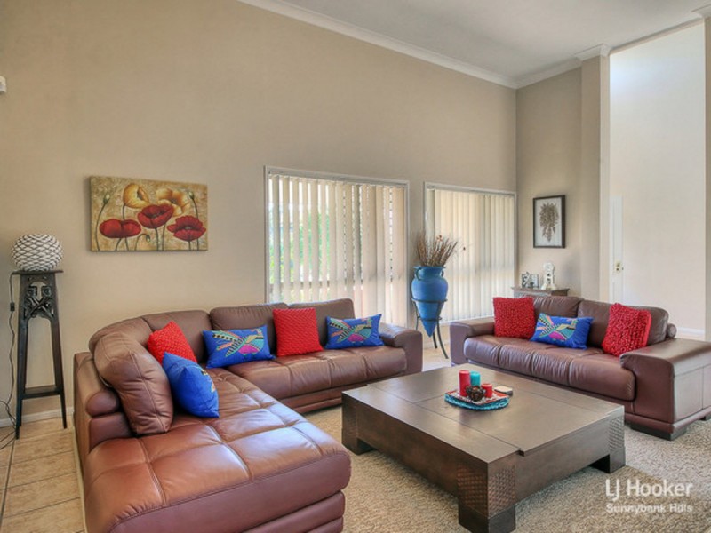 8 Albert Place, Parkinson QLD 4115