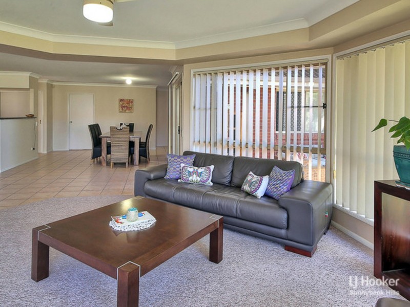 8 Albert Place, Parkinson QLD 4115