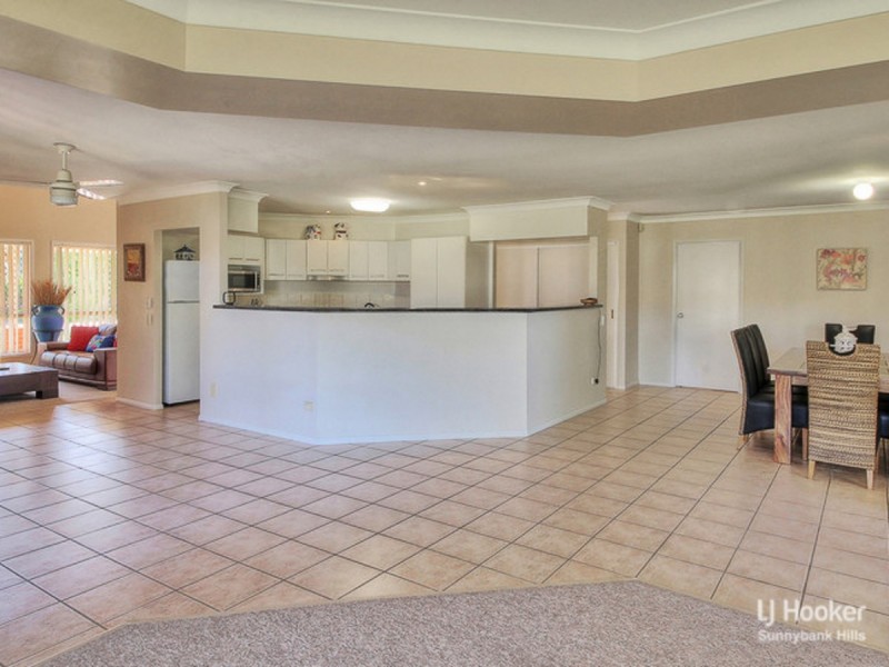 8 Albert Place, Parkinson QLD 4115
