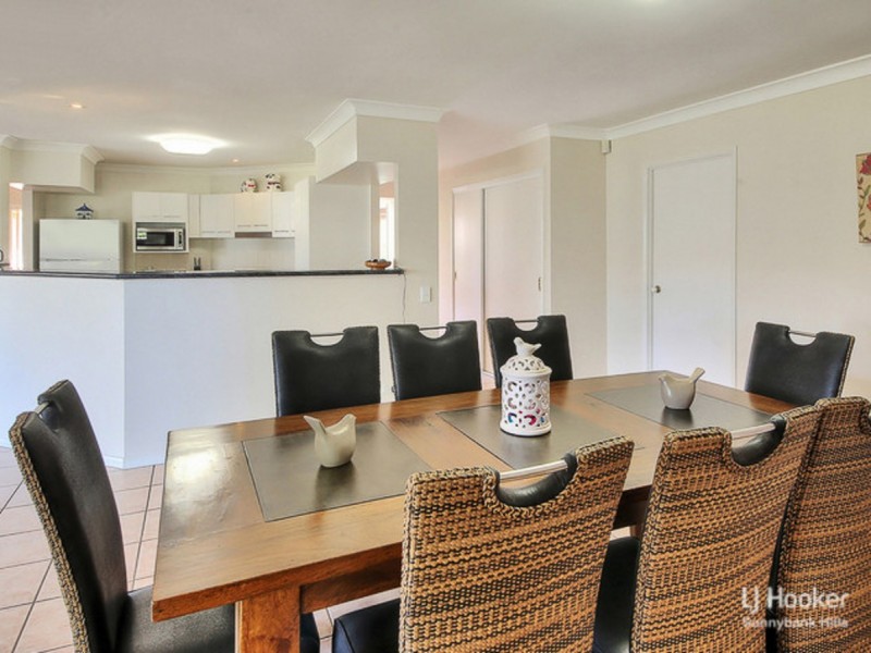 8 Albert Place, Parkinson QLD 4115