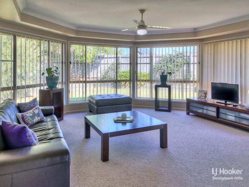 8 Albert Place, Parkinson QLD 4115