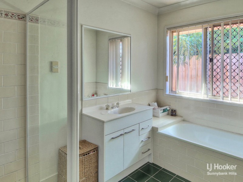 8 Albert Place, Parkinson QLD 4115