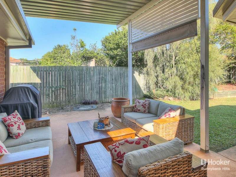 8 Albert Place, Parkinson QLD 4115