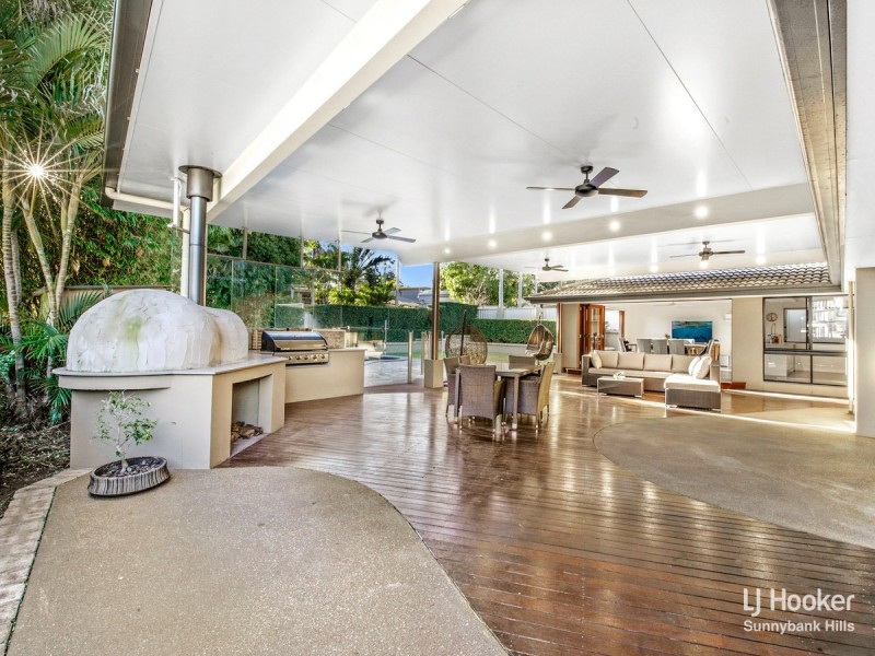 6 Ixora Court, Regents Park QLD 4118