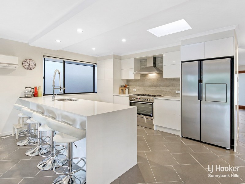 6 Ixora Court, Regents Park QLD 4118