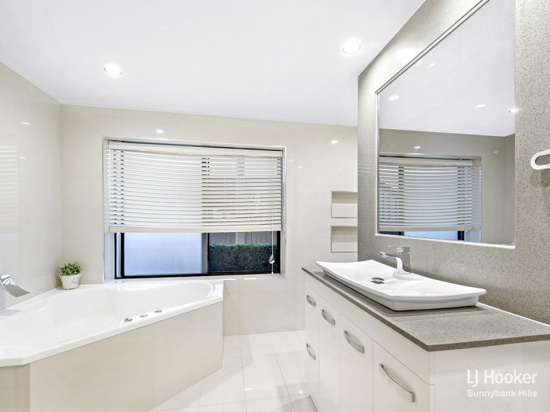 6 Ixora Court, Regents Park QLD 4118
