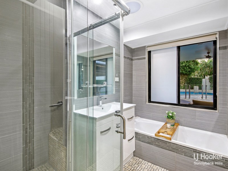 6 Ixora Court, Regents Park QLD 4118