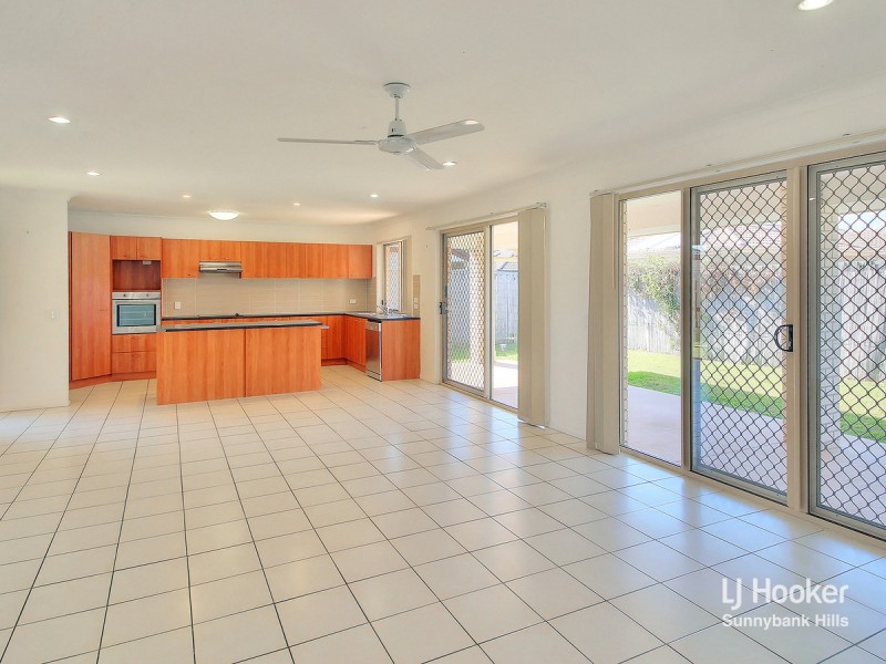 8 Pebbles Court, Berrinba QLD 4117