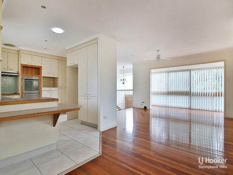 513 Broadwater Road, Mansfield QLD 4122