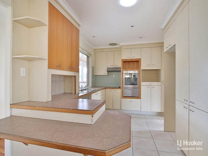 513 Broadwater Road, Mansfield QLD 4122