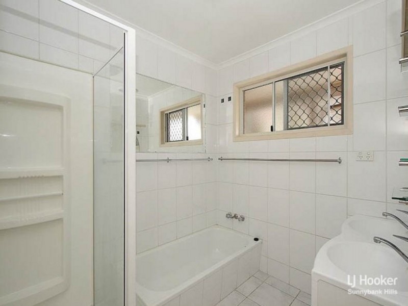 513 Broadwater Road, Mansfield QLD 4122