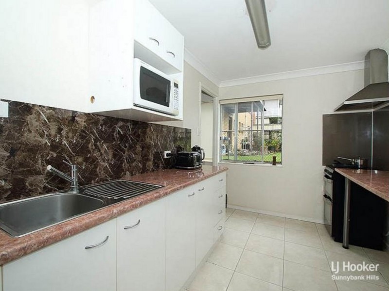 513 Broadwater Road, Mansfield QLD 4122